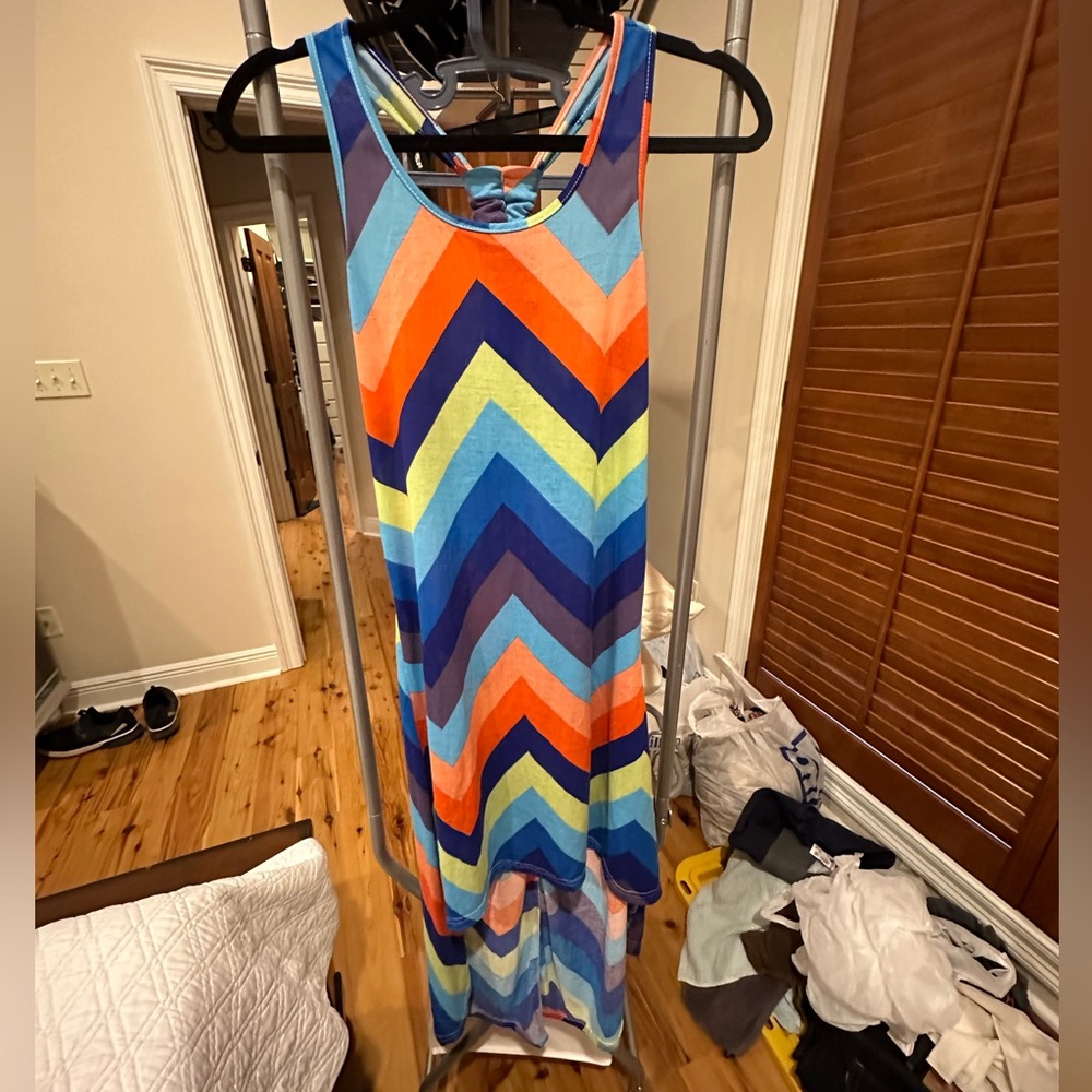 Asymmetrical sleeves rainbow chevron dress size M
